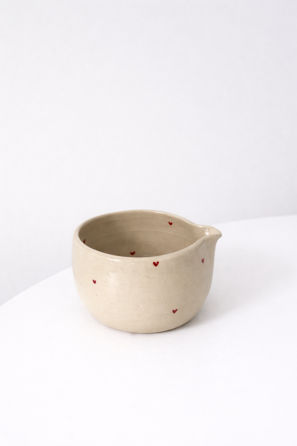 Matcha Bowl mit kleinen Herzen
