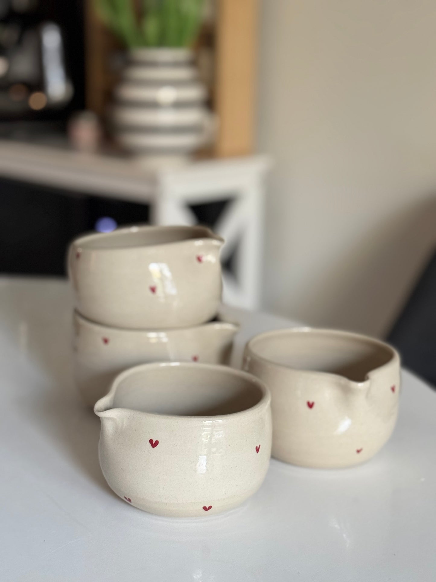 Matcha Bowl mit kleinen Herzen