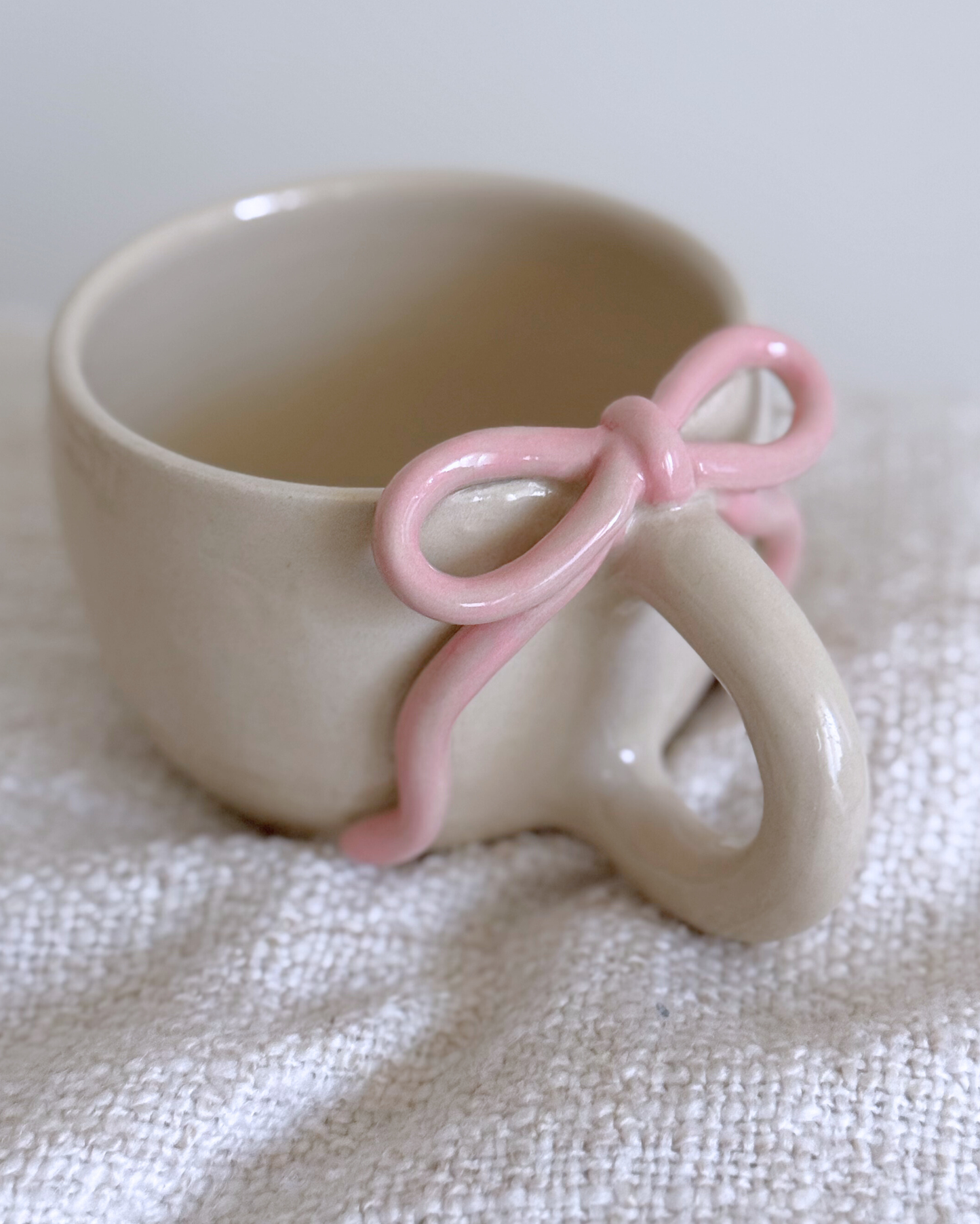 Tasse mit rosa Schleife