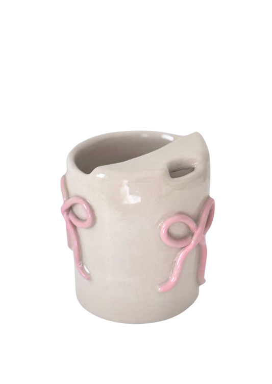 Travel Mug mit Schleifendetails