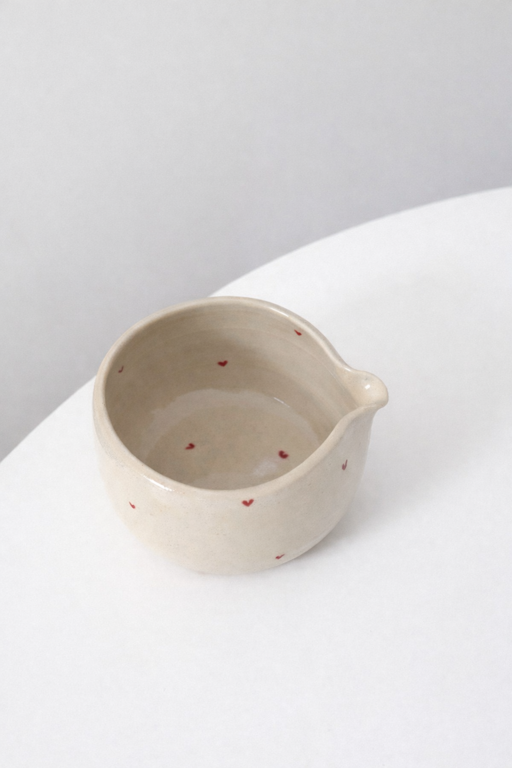 Matcha Bowl mit kleinen Herzen