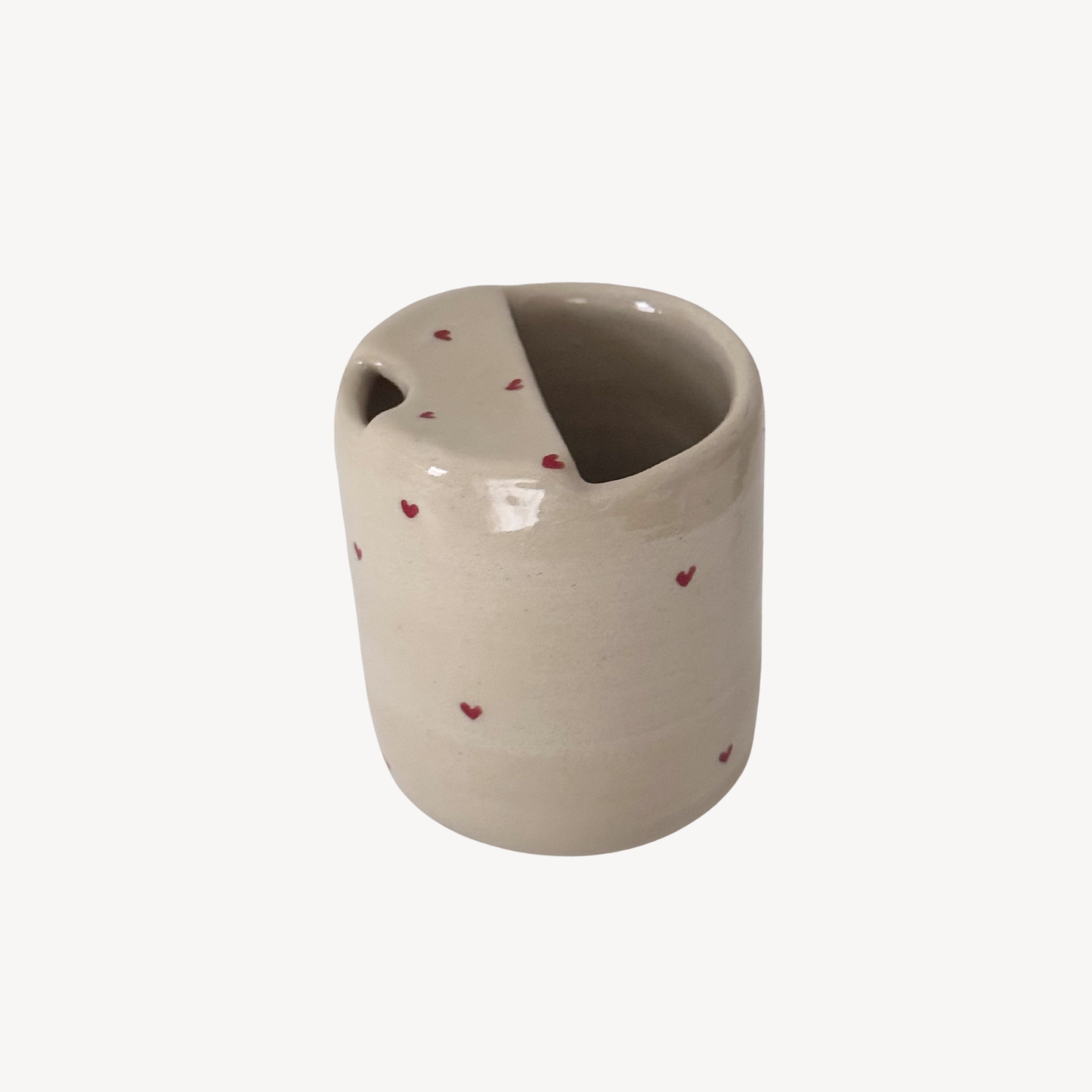 Travel Mug mit roten Herzen