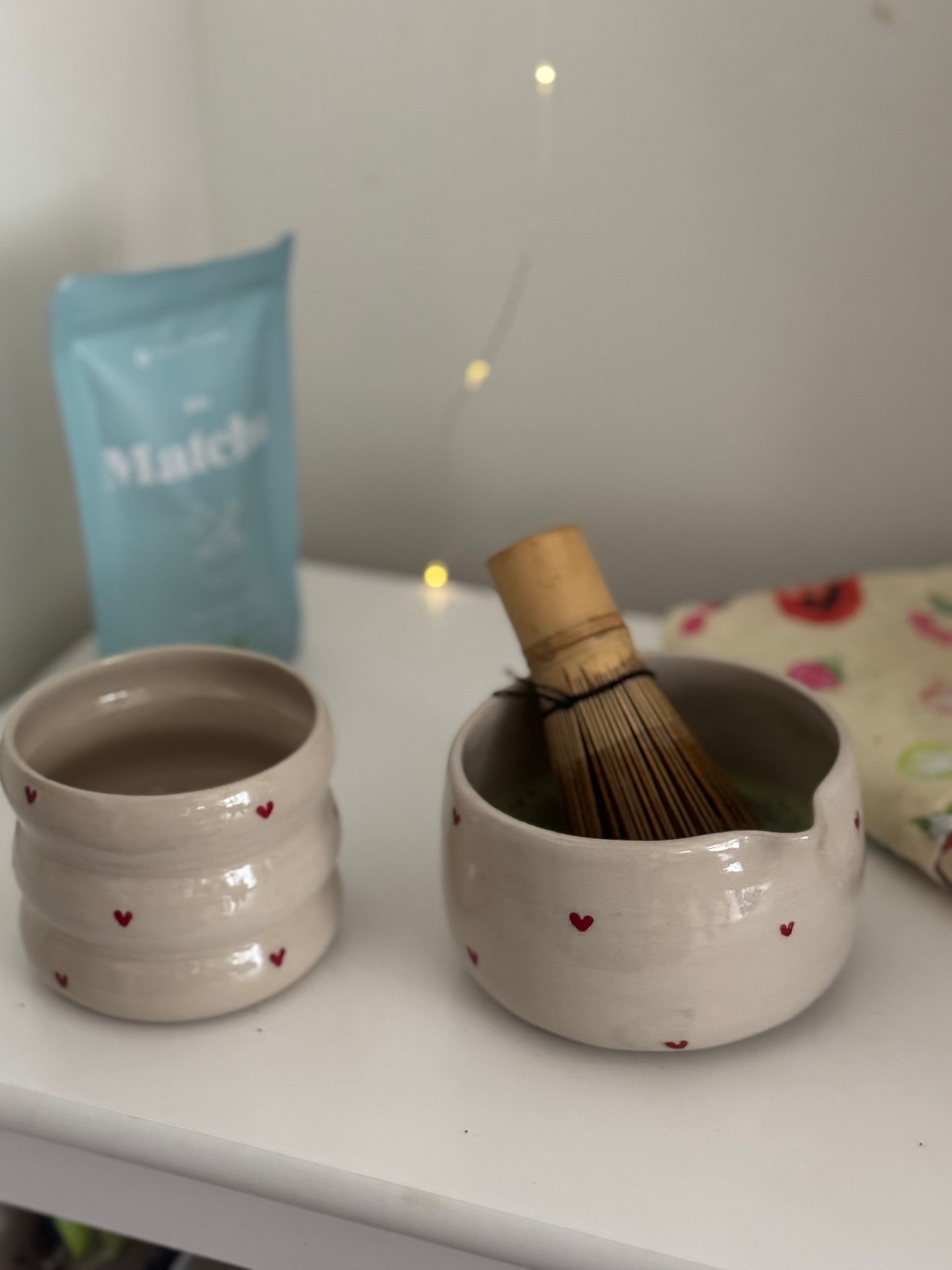Matcha Bowl mit kleinen Herzen