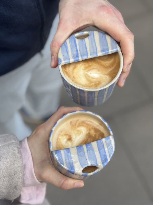 Handgemachter gestreifter To-Go Becher