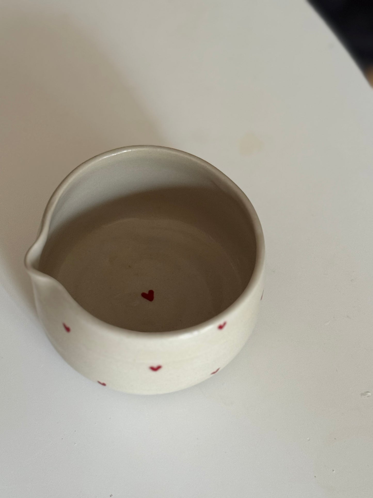 Matcha Bowl mit kleinen Herzen