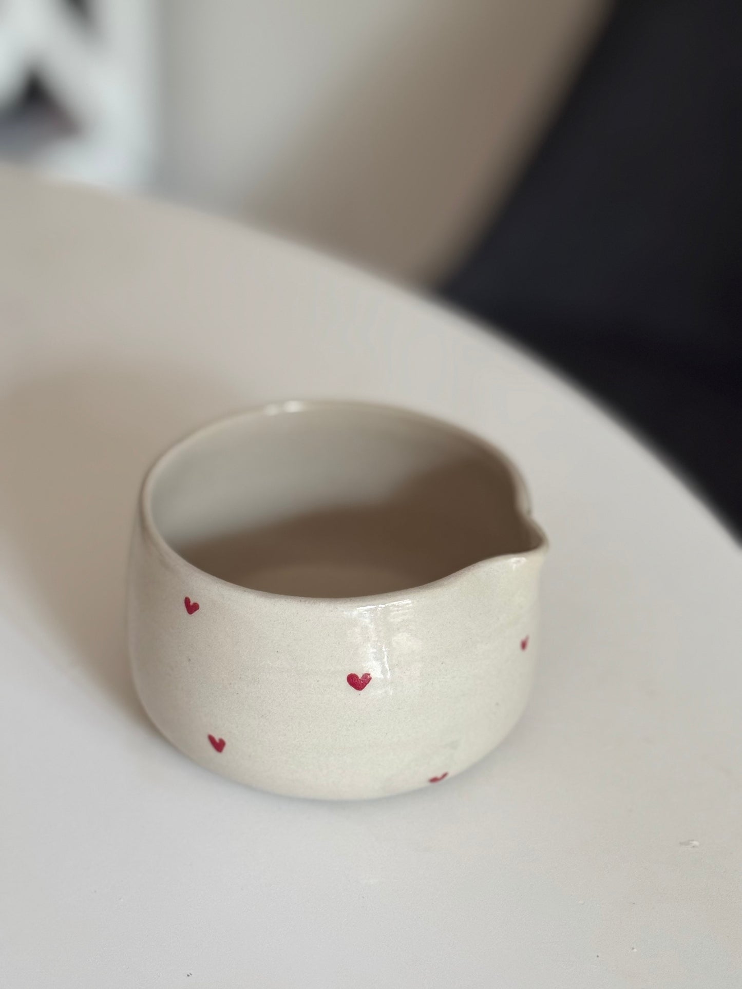 Matcha Bowl mit kleinen Herzen