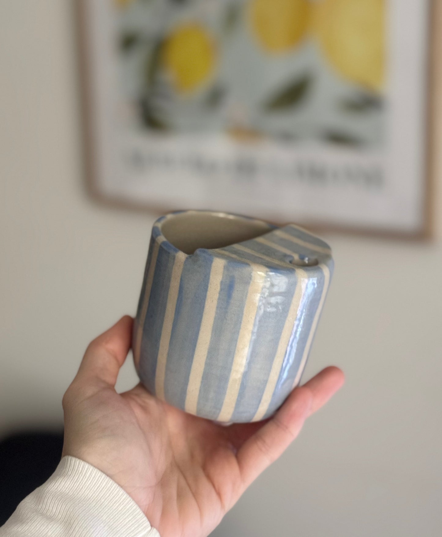 Handgemachter gestreifter To-Go Becher