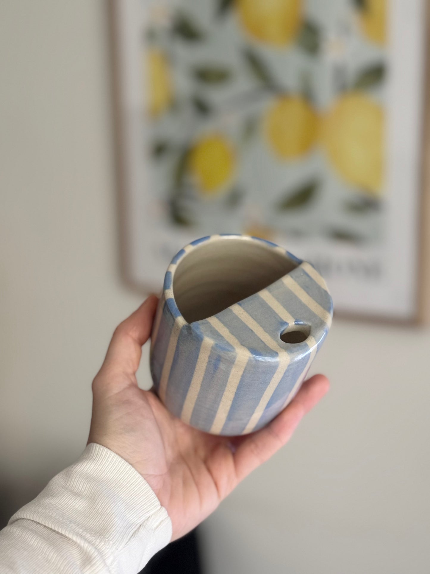 Handgemachter gestreifter To-Go Becher