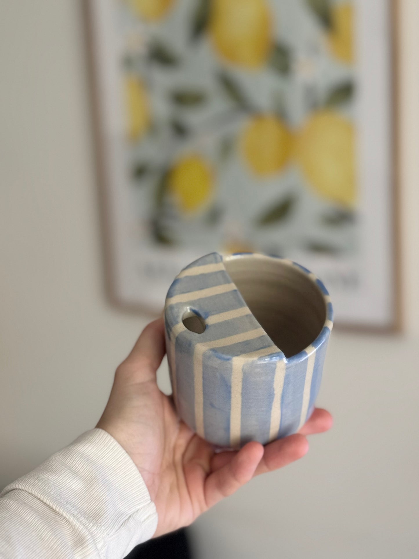 Handgemachter gestreifter To-Go Becher